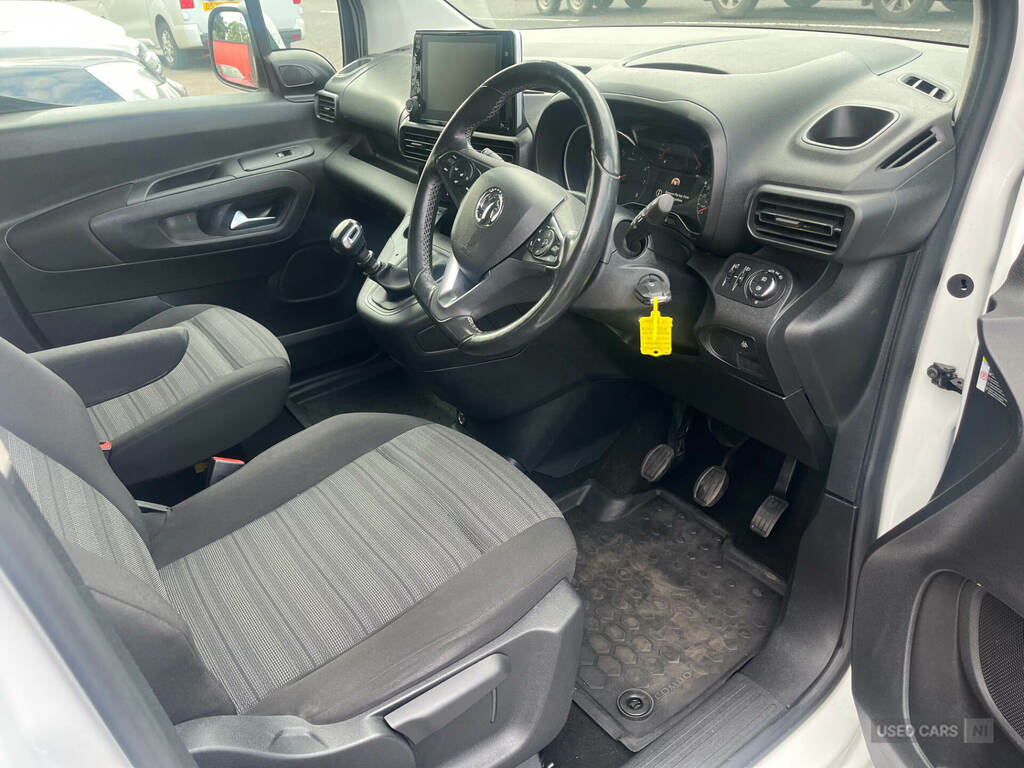 Vauxhall Combo 1.5 Turbo D Se 7 Seat AYZ7729 White #3