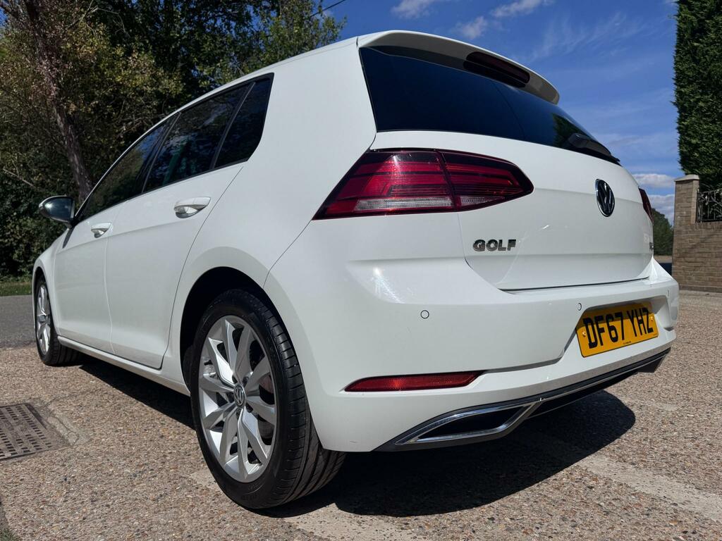 Volkswagen Golf 1.6 Tdi Bluemotion Tech Gt Hatchback DF67YHZ White #4