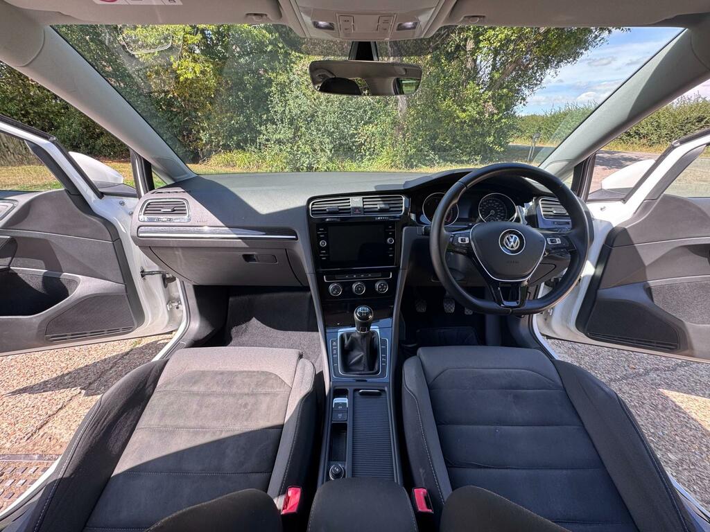 Volkswagen Golf 1.6 Tdi Bluemotion Tech Gt Hatchback DF67YHZ White #2