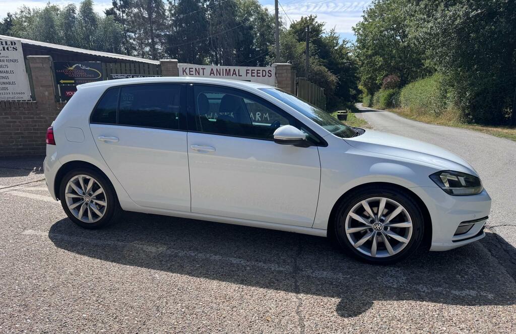 Volkswagen Golf 1.6 Tdi Bluemotion Tech Gt Hatchback DF67YHZ White #5