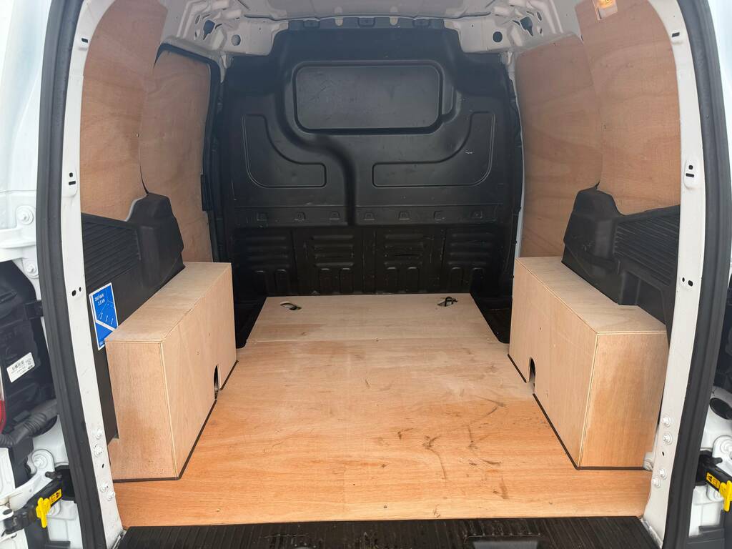 Ford Transit Courier Courier White #10