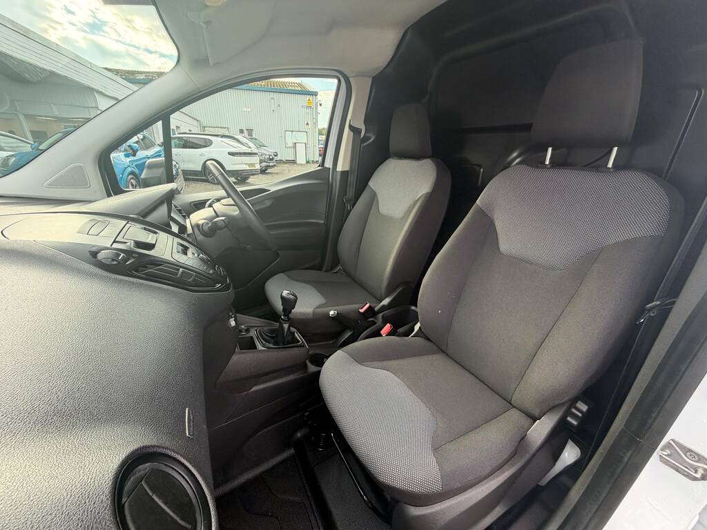 Ford Transit Courier Courier White #8