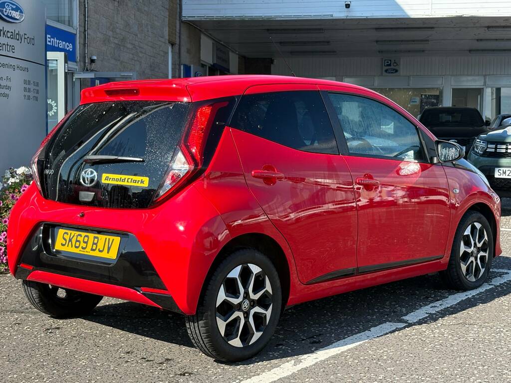 Toyota Aygo 1.0 Vvt-i X-trend Red #3