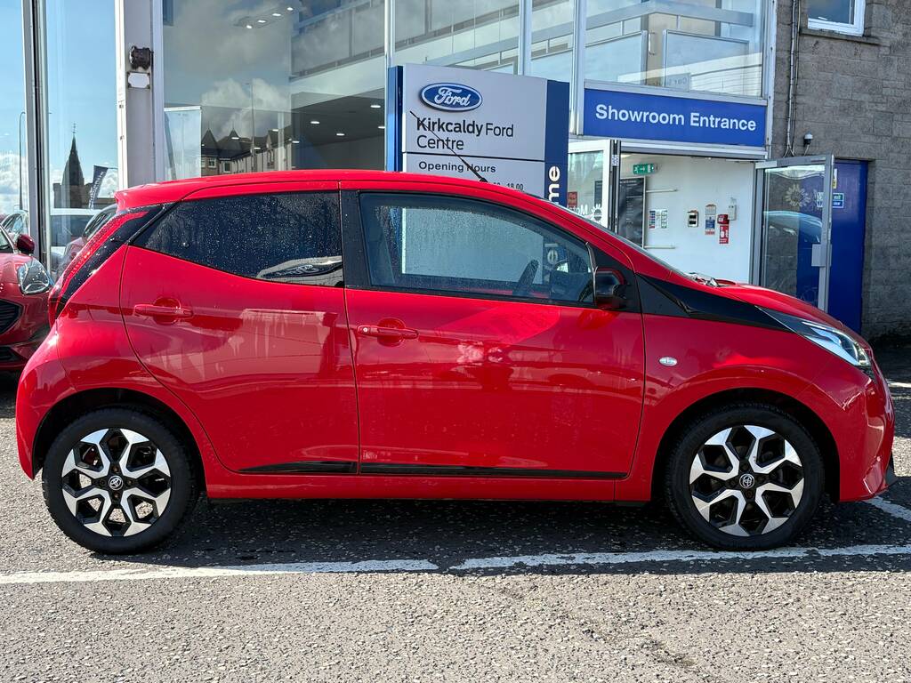 Toyota Aygo 1.0 Vvt-i X-trend Red #2