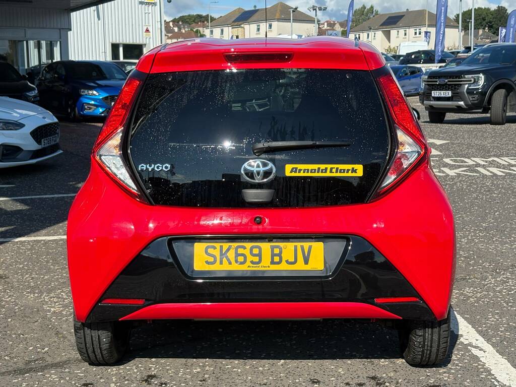 Toyota Aygo 1.0 Vvt-i X-trend Red #5