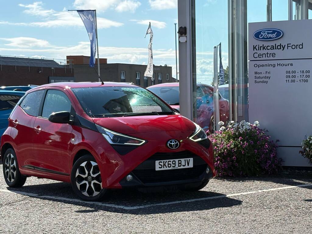 Toyota Aygo 1.0 Vvt-i X-trend Red #4