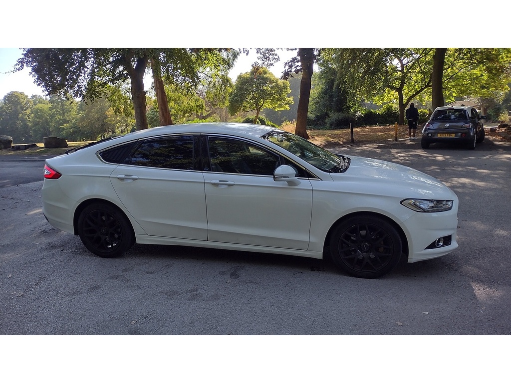 Ford Mondeo Tdci Titanium LG15VPN White