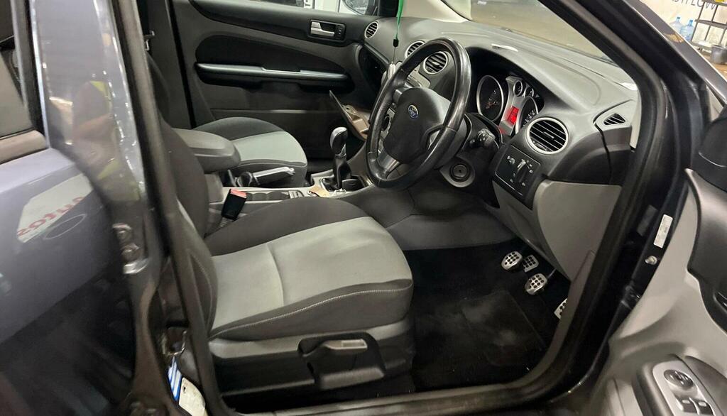 Ford Focus 2.0 Titanium Silver #8