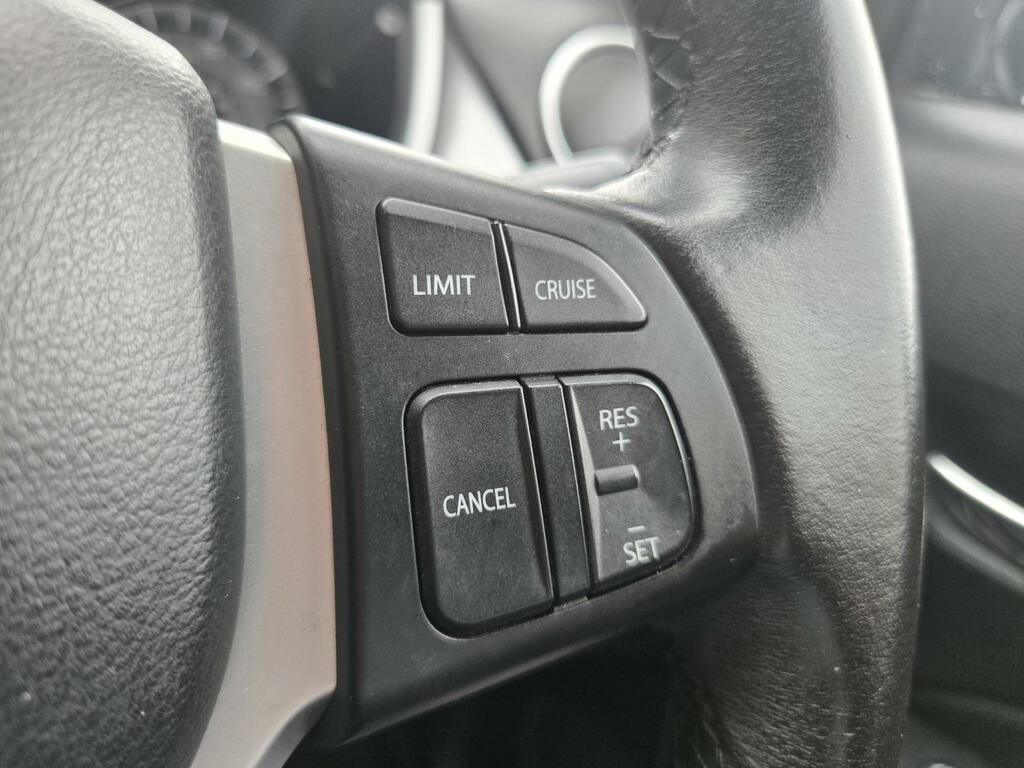 Suzuki Vitara Hatchback White #29