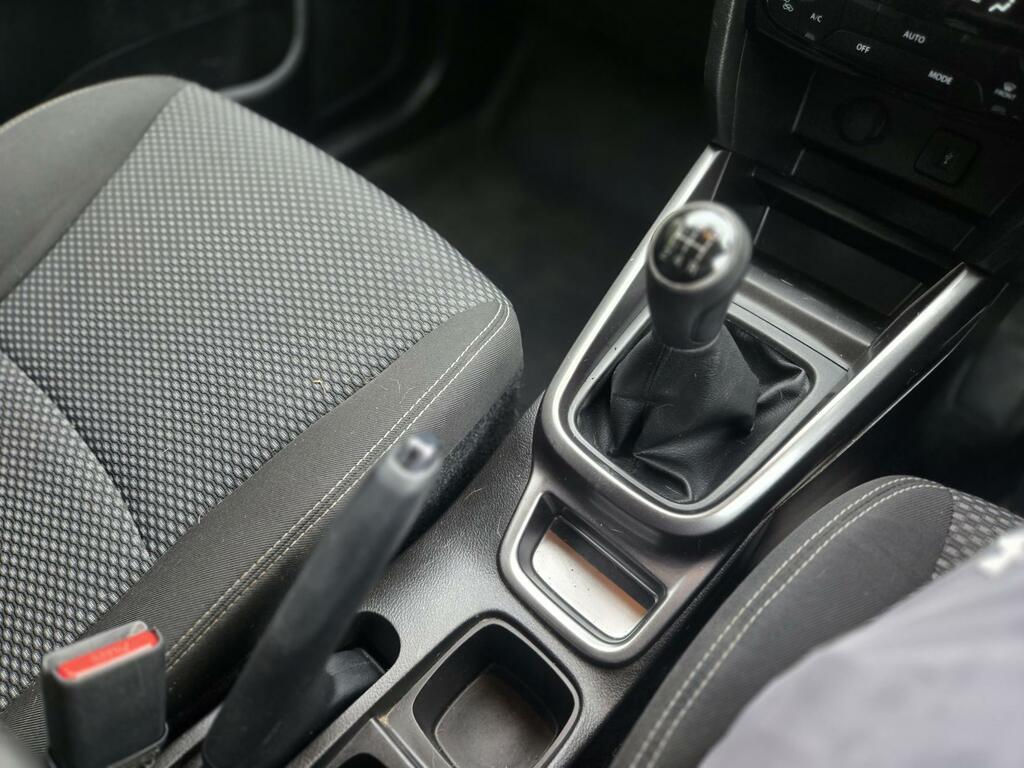 Suzuki Vitara Hatchback White #31
