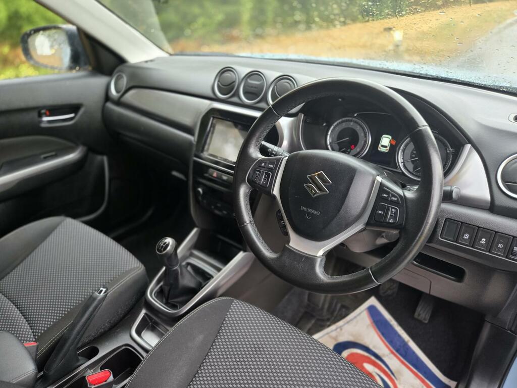 Suzuki Vitara Hatchback White #23