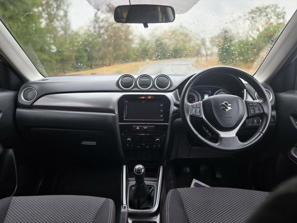 Suzuki Vitara Hatchback White #22