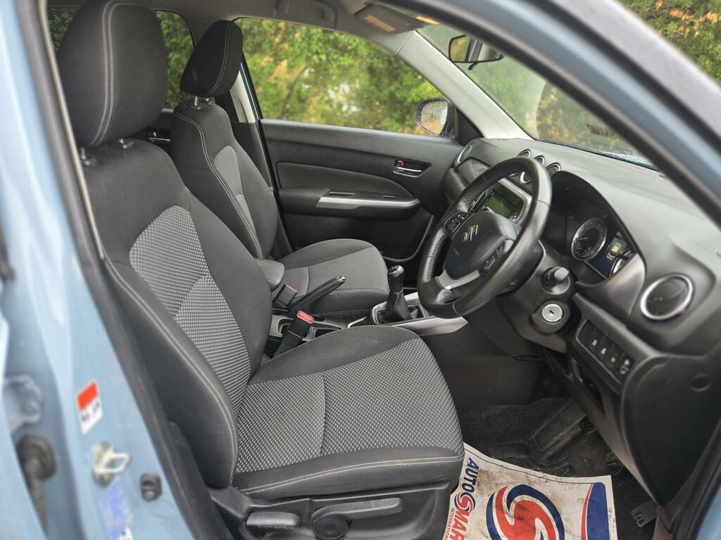 Suzuki Vitara Hatchback White #21