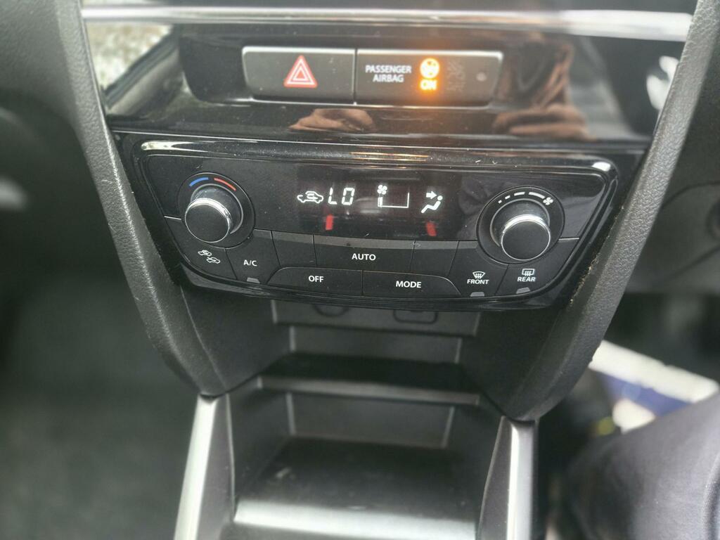 Suzuki Vitara Hatchback White #34