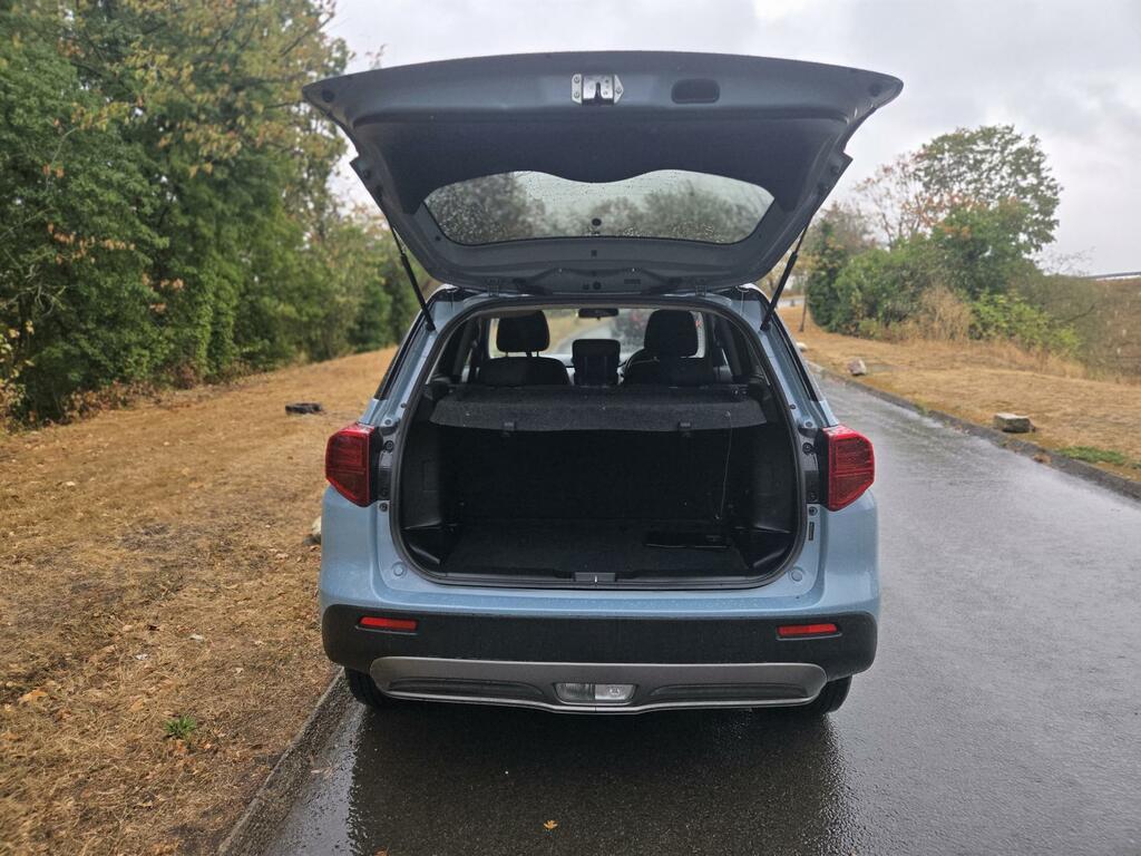 Suzuki Vitara Hatchback White #16
