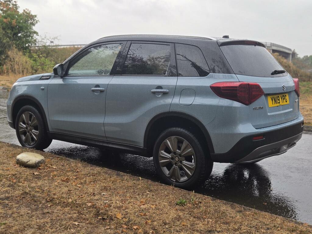 Suzuki Vitara Hatchback White #12