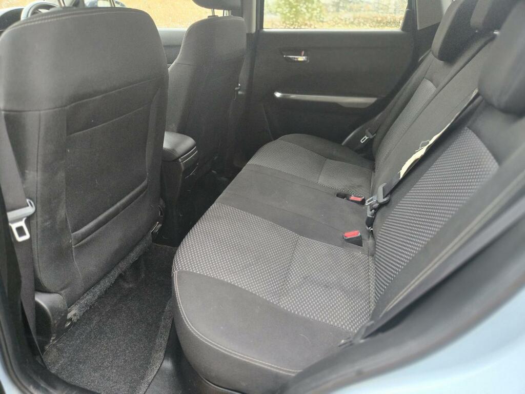 Suzuki Vitara Hatchback White #19