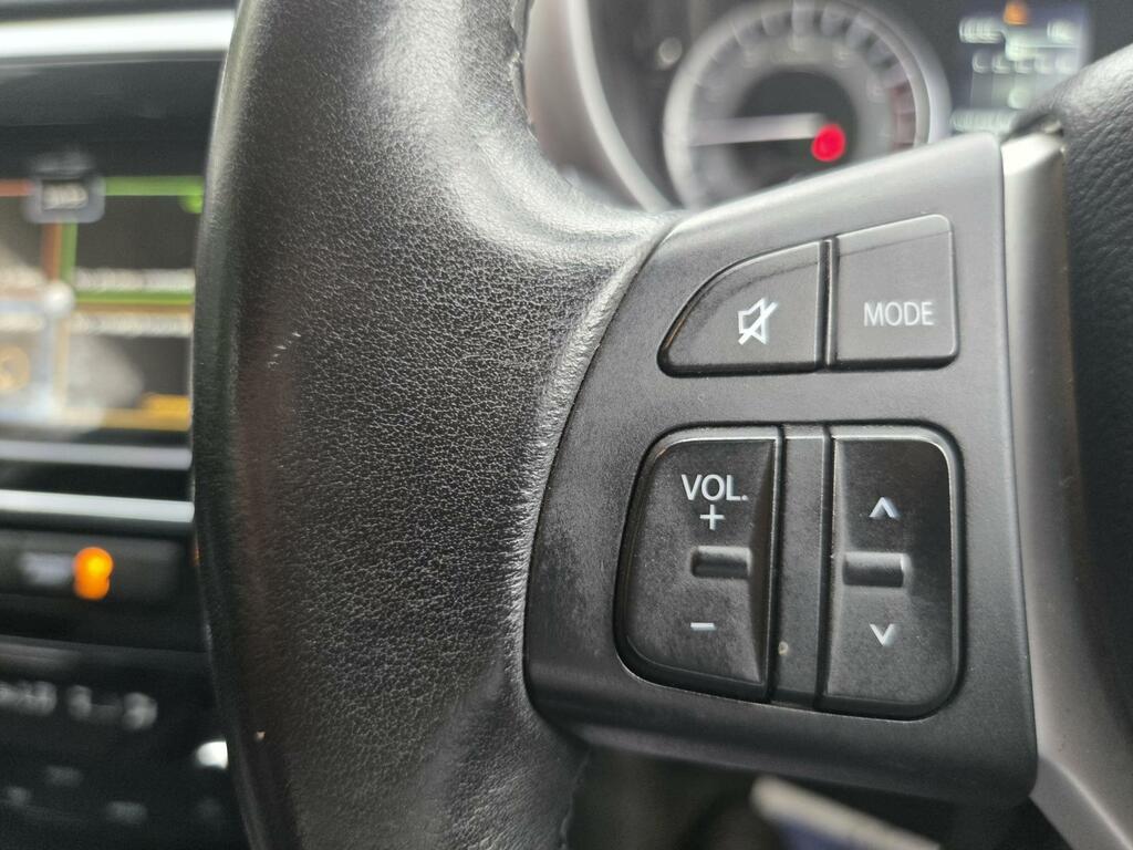Suzuki Vitara Hatchback White #30