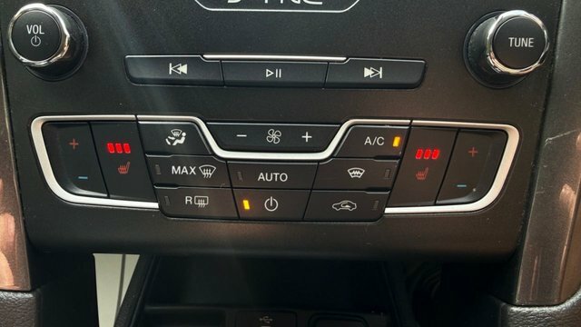 Ford Mondeo Mondeo Titanium Edition Hev Red #25