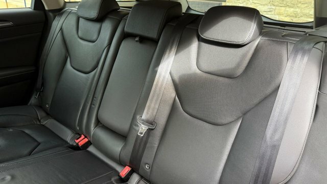 Ford Mondeo Mondeo Titanium Edition Hev Red #15