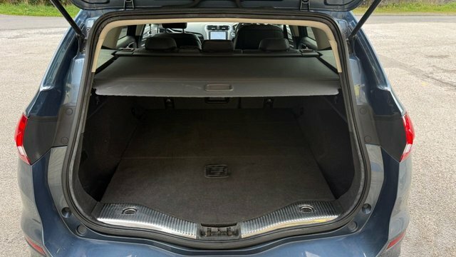 Ford Mondeo Mondeo Titanium Edition Hev Red #9