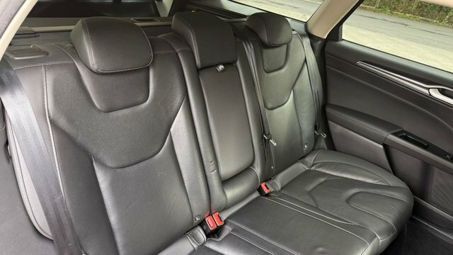Ford Mondeo Mondeo Titanium Edition Hev Red #12