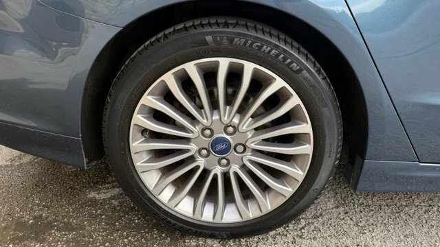 Ford Mondeo Mondeo Titanium Edition Hev Red #29