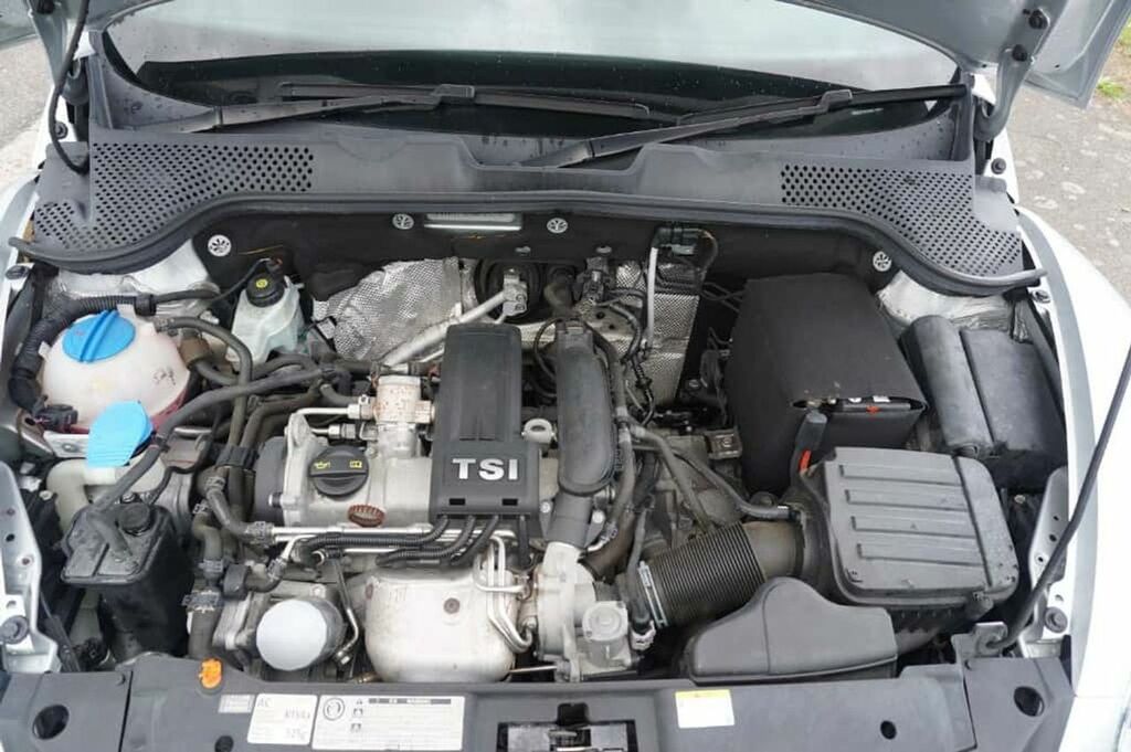 Volkswagen Beetle Hatchback White #25