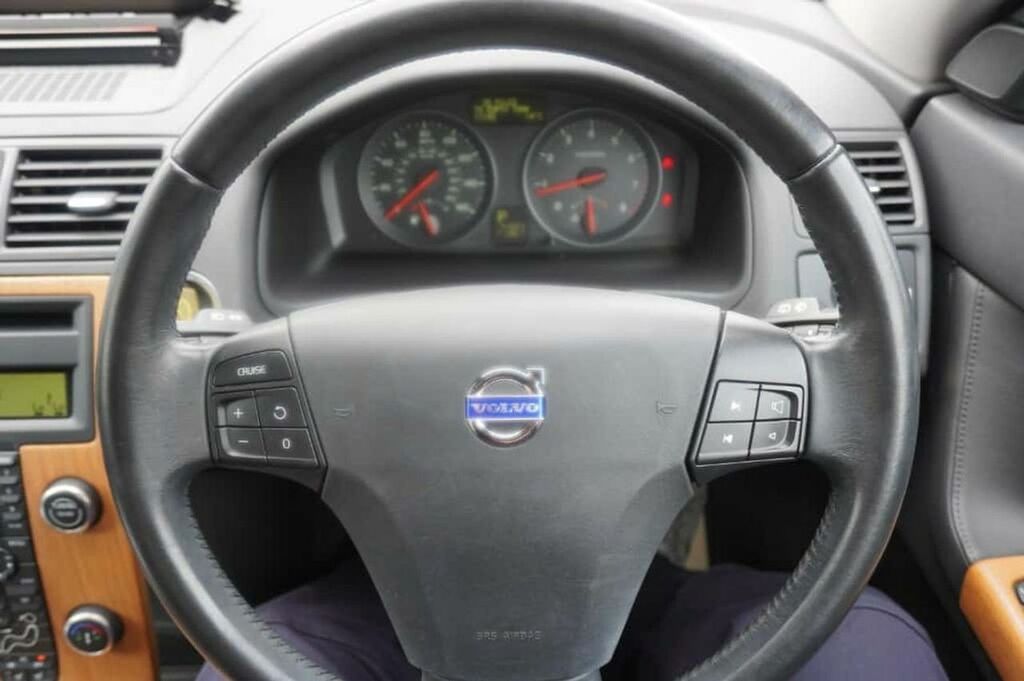 Volvo V50 1.6L Se Lux Edition White #19