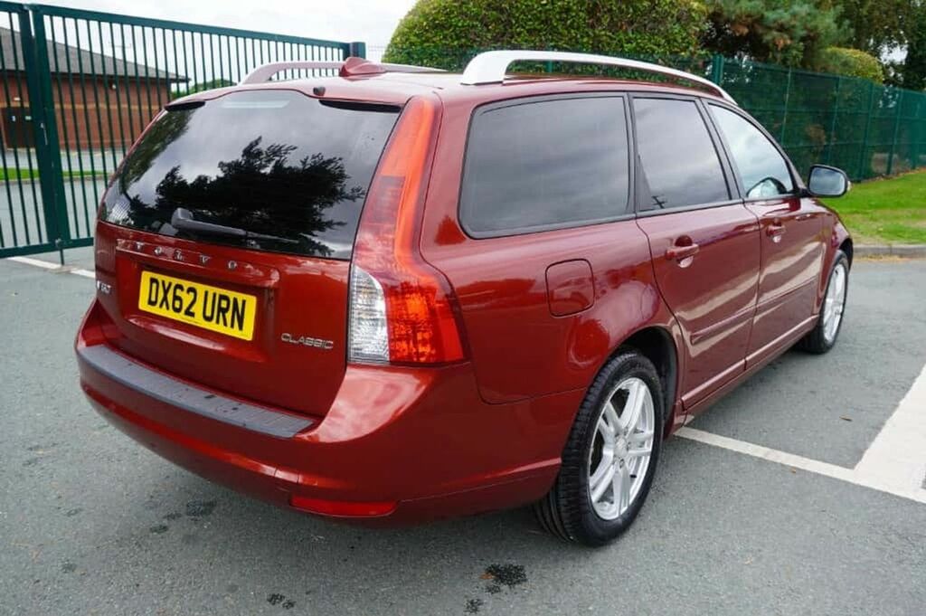 Volvo V50 1.6L Se Lux Edition White #7