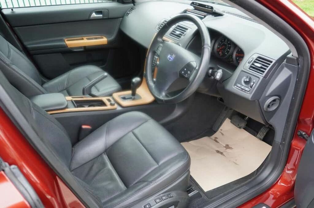 Volvo V50 1.6L Se Lux Edition White #18