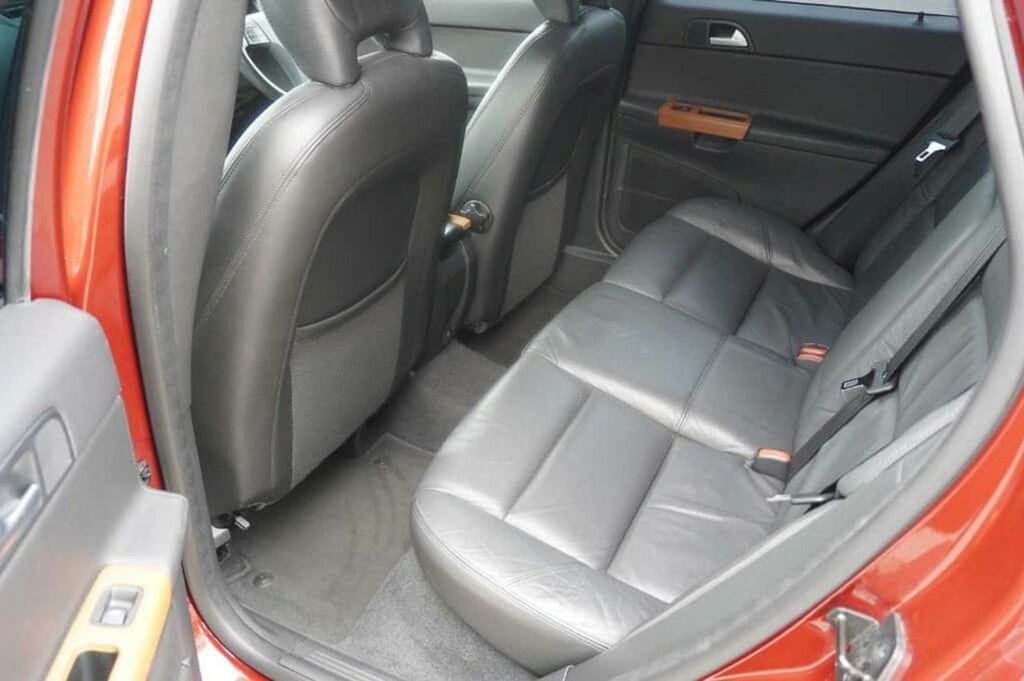 Volvo V50 1.6L Se Lux Edition White #14