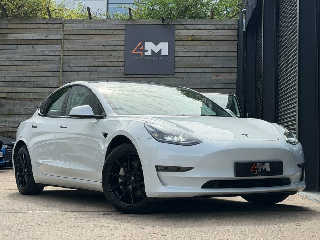 Tesla Model 3 Dual Motor Long Range Saloon 4 SB21ERX White