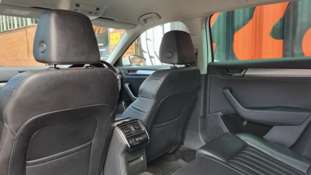 Skoda Superb 2.0 Tdi Cr Se L Executive #26