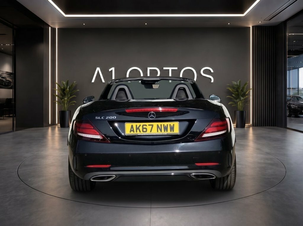 Mercedes-Benz SLC 2L Amg Line Black #3
