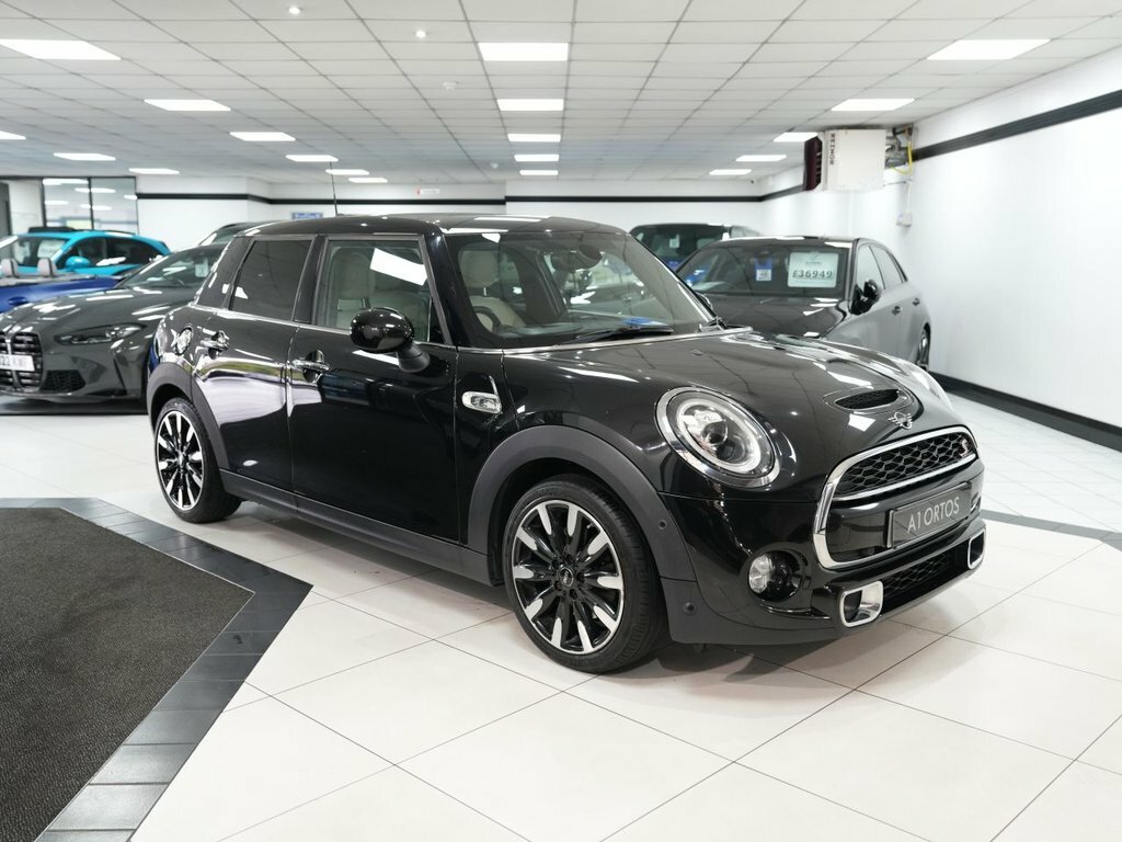Mini Hatch 2L Cooper S Exclusive Black