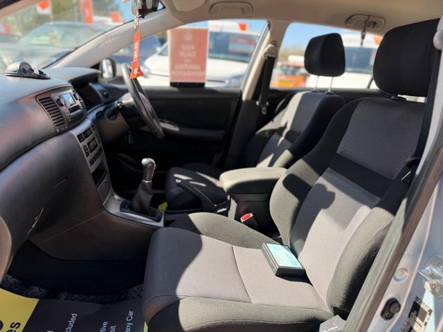 Toyota Corolla Hatchback Silver #26