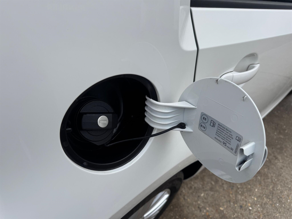 Volkswagen Up Move Up Tech Edition White #31