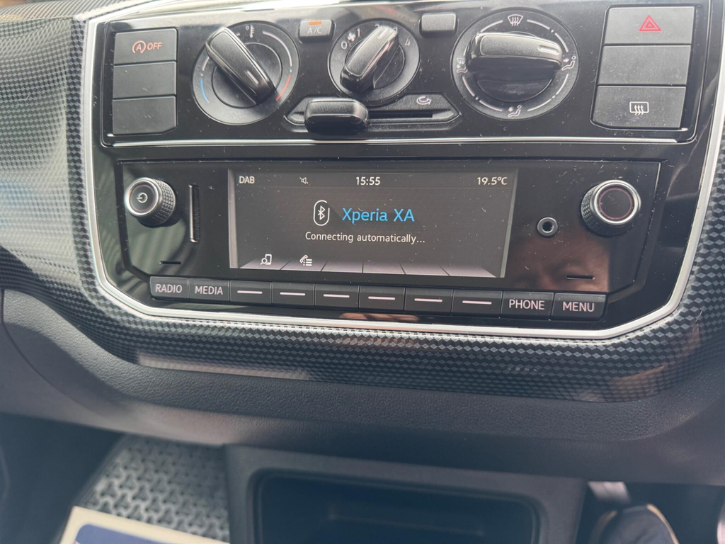 Volkswagen Up Move Up Tech Edition White #38