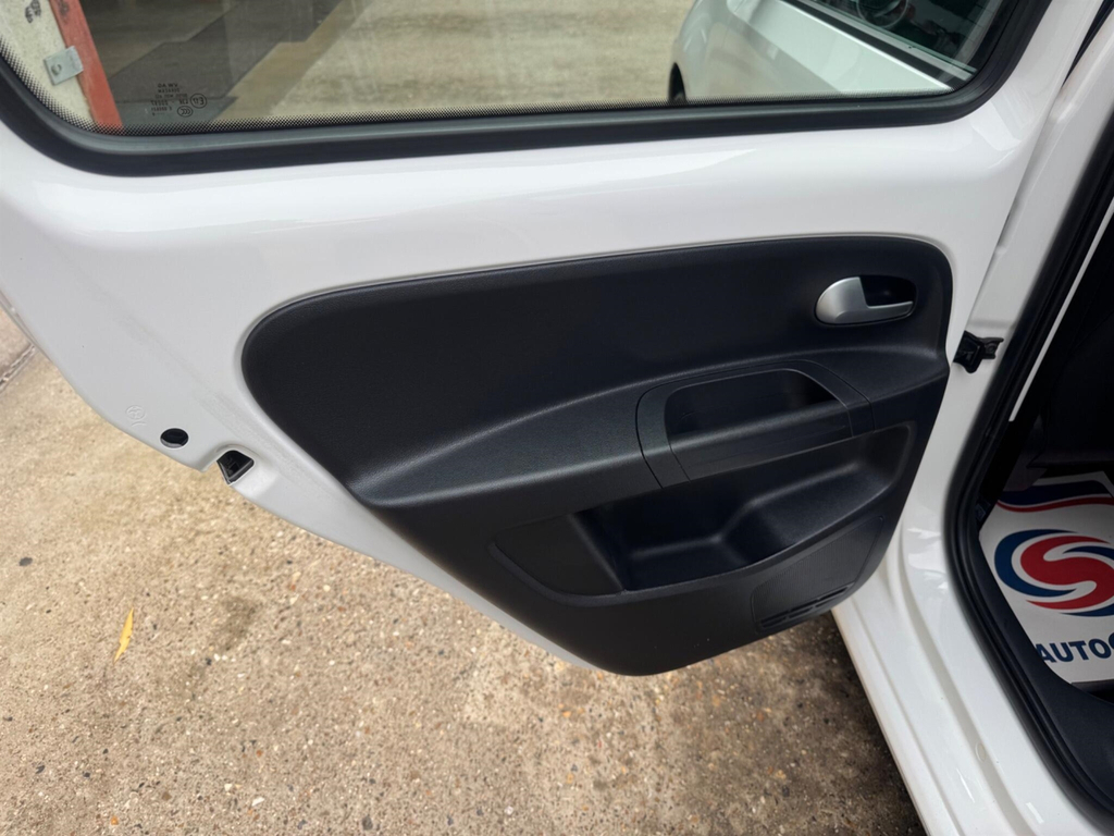 Volkswagen Up Move Up Tech Edition White #25