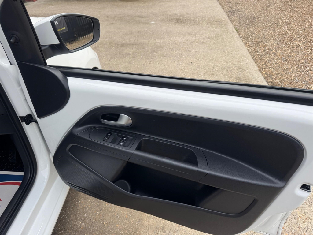 Volkswagen Up Move Up Tech Edition White #27