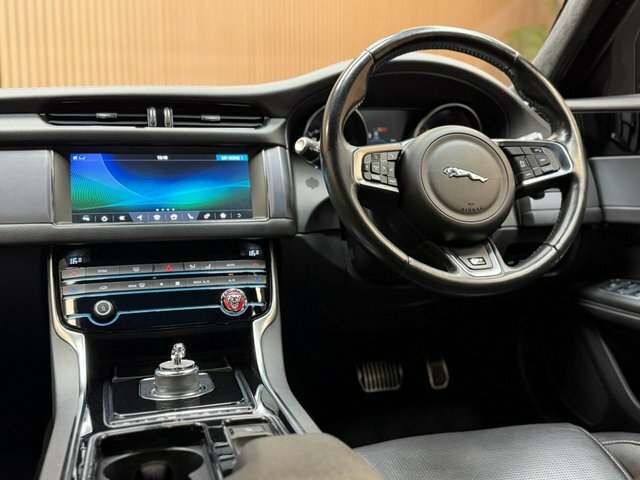 Jaguar XF 2.0I 250 Chequered Flag Grey #30
