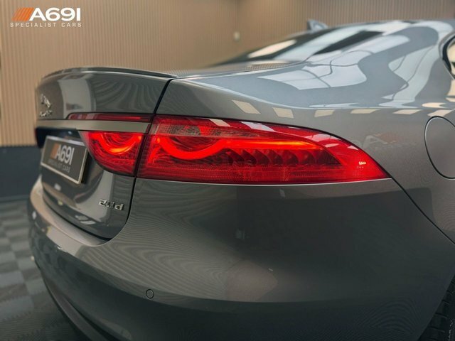 Jaguar XF 2.0I 250 Chequered Flag Grey #14
