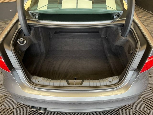 Jaguar XF 2.0I 250 Chequered Flag Grey #15