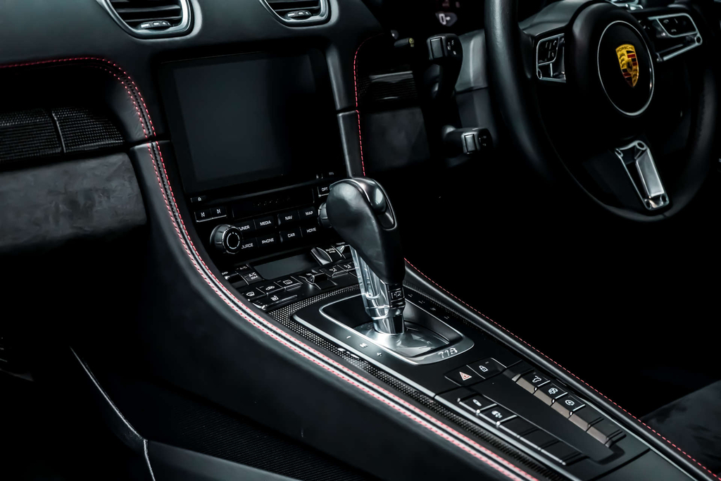 Porsche 718 Cayman 2L Null Black #21