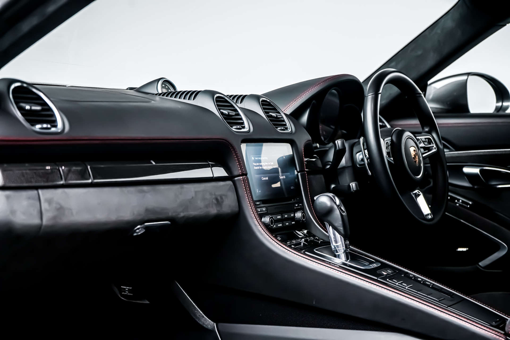 Porsche 718 Cayman 2L Null Black #22