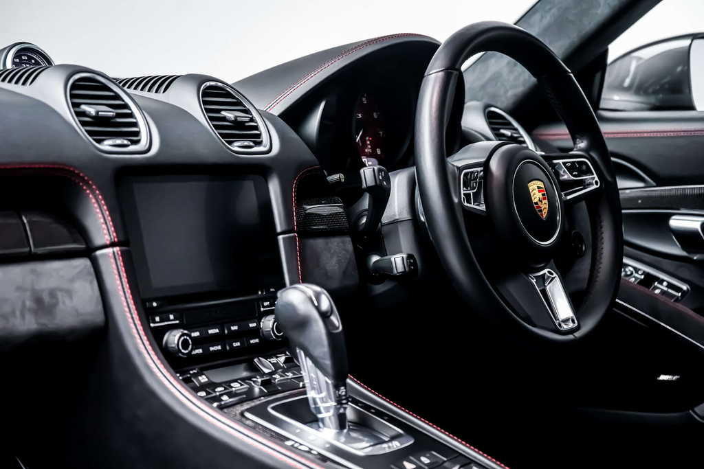 Porsche 718 Cayman 2L Null Black #23