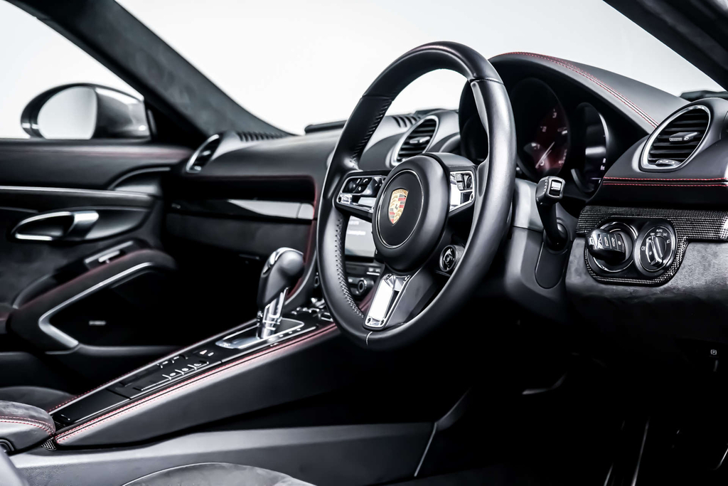 Porsche 718 Cayman 2L Null Black #8