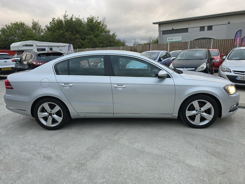 Volkswagen Passat 2.0-Passat-se-bluemotion-technology-tdi-4dr Silver #2