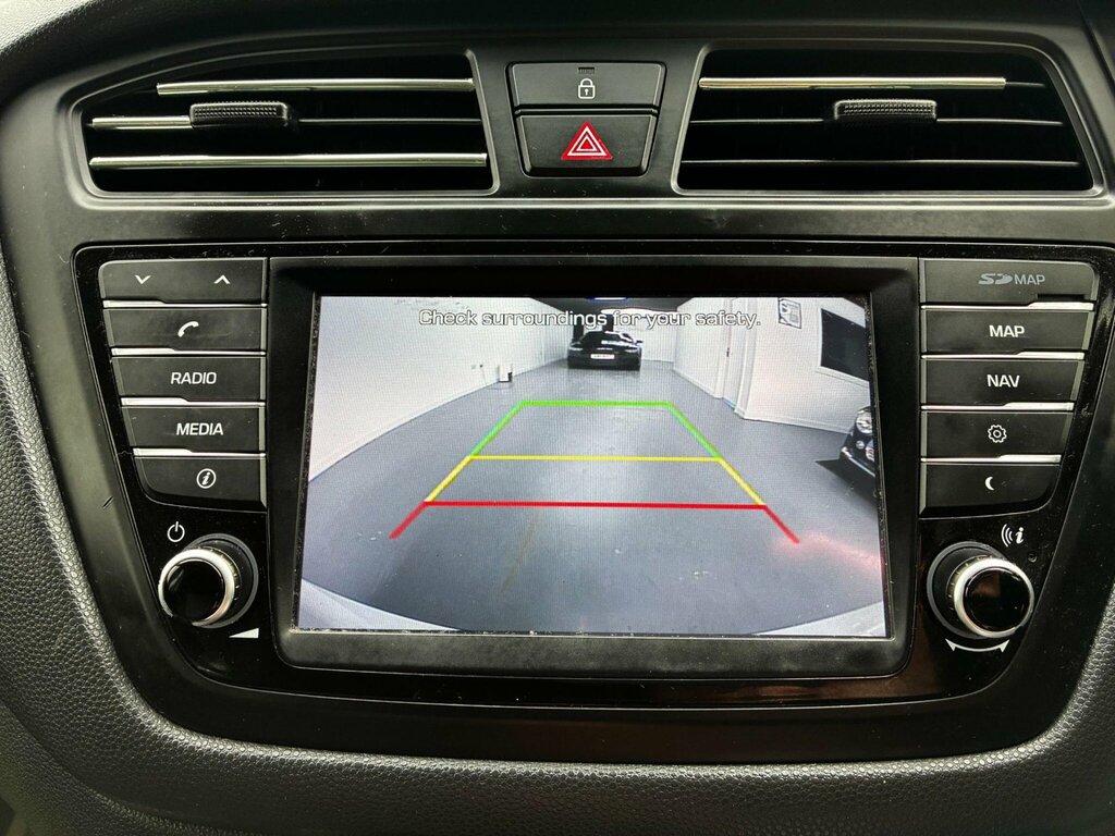 Hyundai I20 1.2 Blue Drive Sport Nav Euro 6 Ss White #5